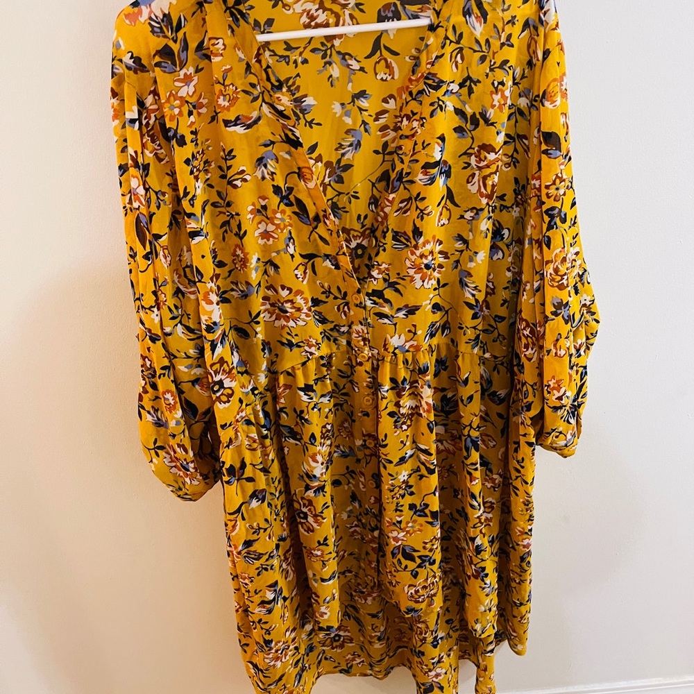 Torrid Sheer floral hi-low style 3/4 sleeve blouse